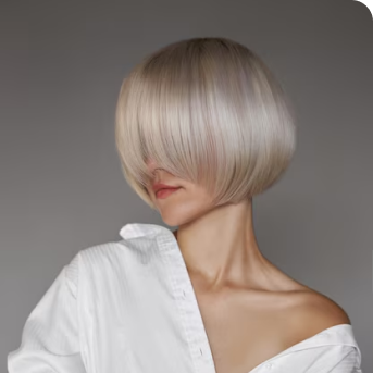 Modelka prezentuje blond boba.